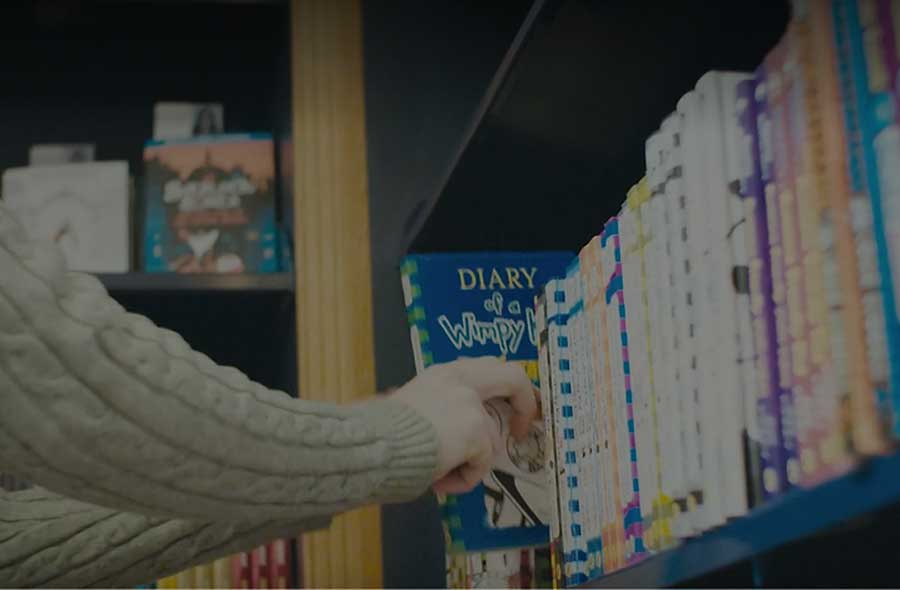 Buchhändler/in EFZ – Video mit Porträt einer Lernenden