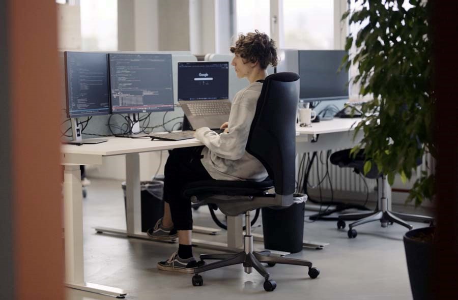 Informatiker/in EFZ – Video mit Porträt eines Berufstätigen