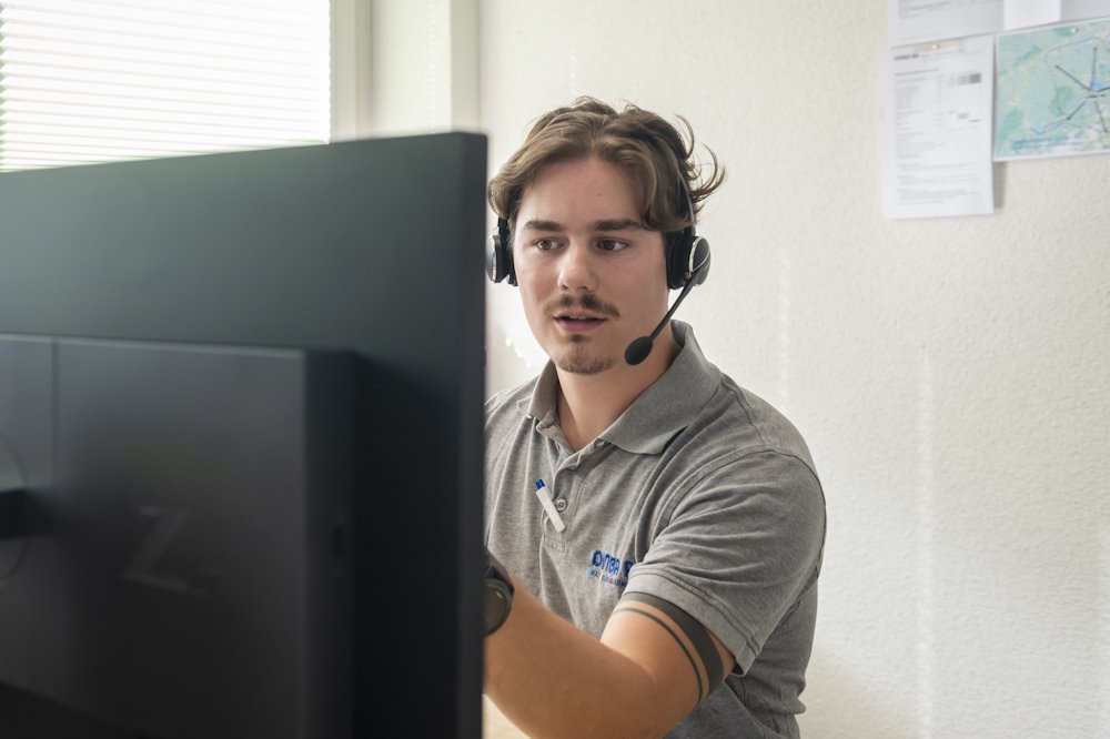 Fachleute und Kundschaft beraten