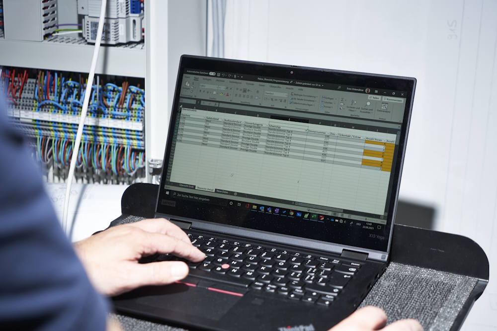 Steuerungen mit Laptops parametrisieren