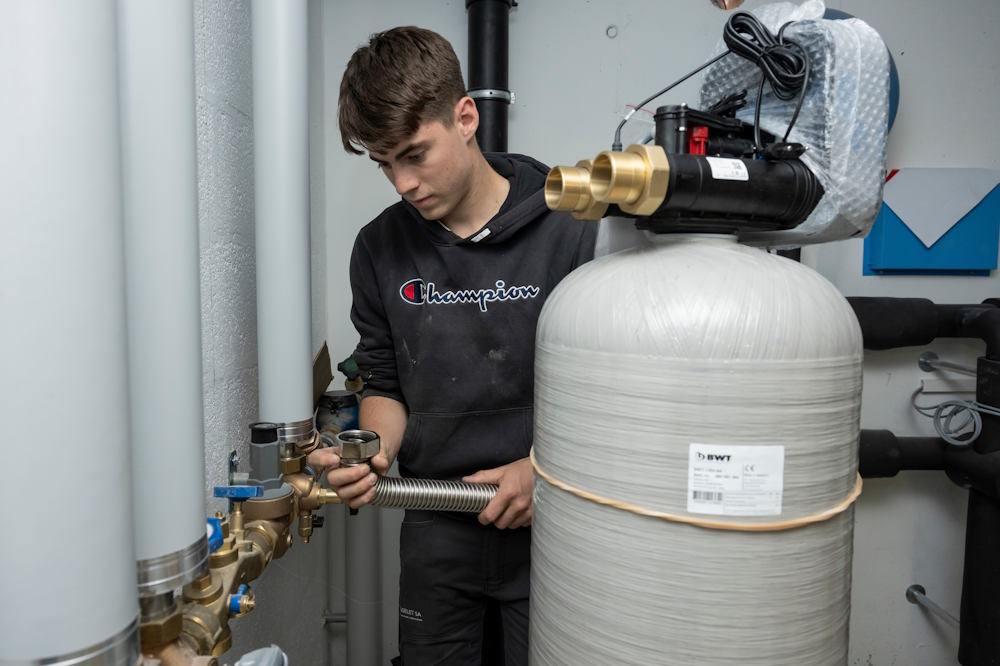 Leitungen installieren und Sanitäranlagen montieren