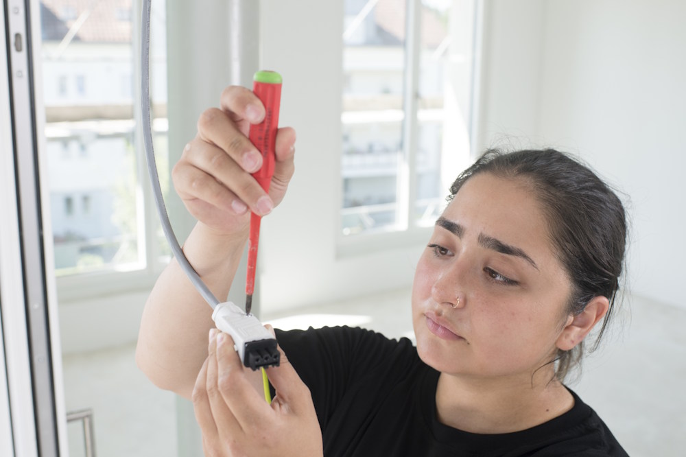 Kabel, Drähte und Steckdosen installieren