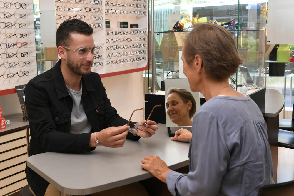 Bei der Wahl der Fassung unterstützen