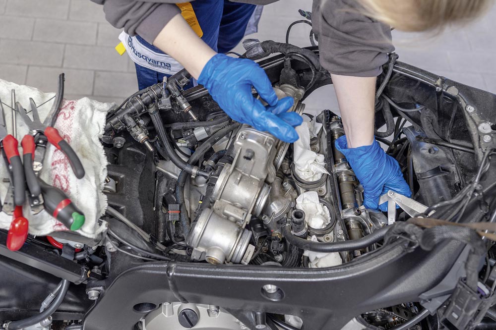 Reparaturen an Motor und Getriebe