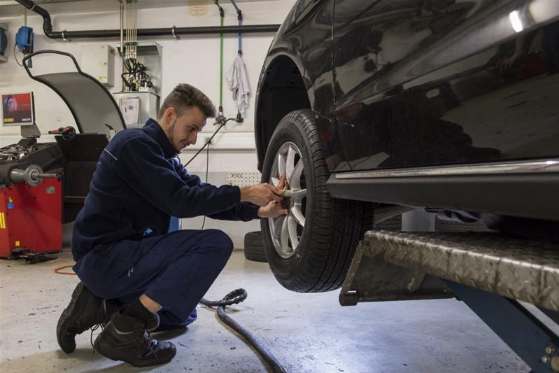 Automobil-Assistent/in EBA